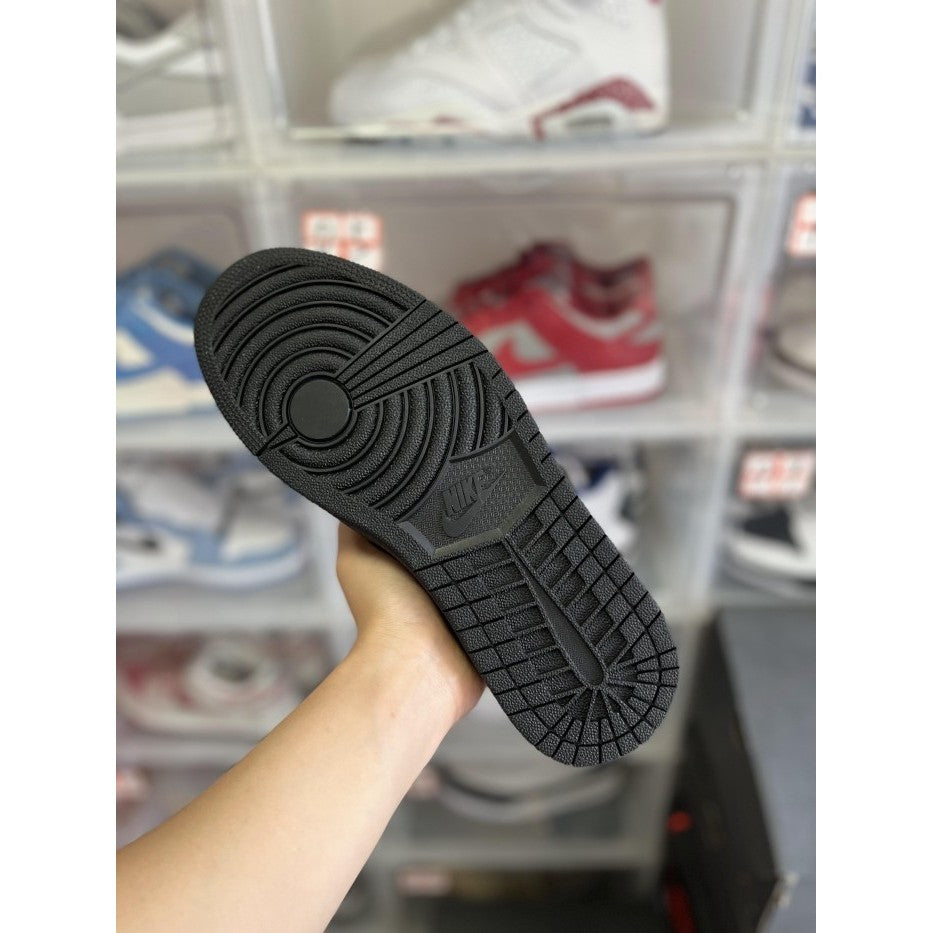 Air Jordan 1 Low Triple Black