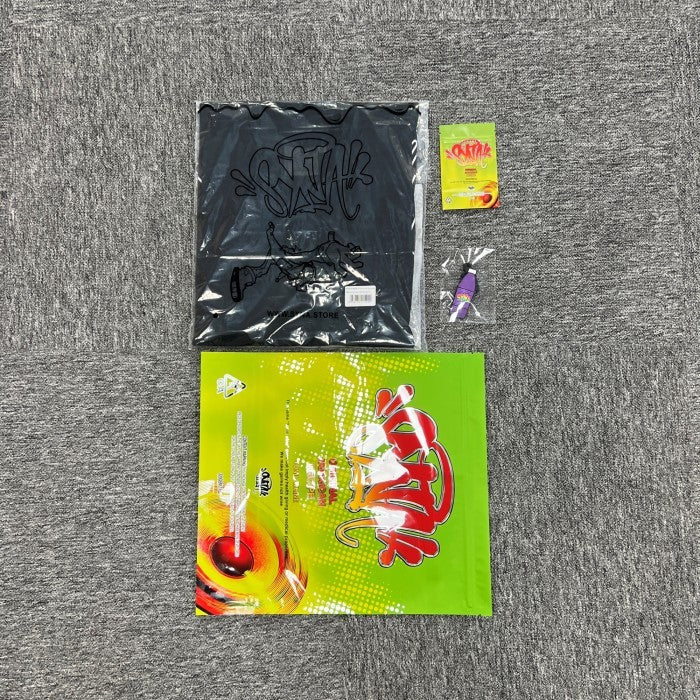 Syna World Outline T-Shirt - Black