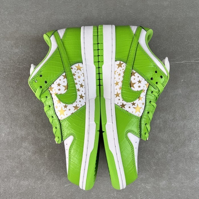 Supreme x Nike SB Dunk Low Stars Mean Green (2021)