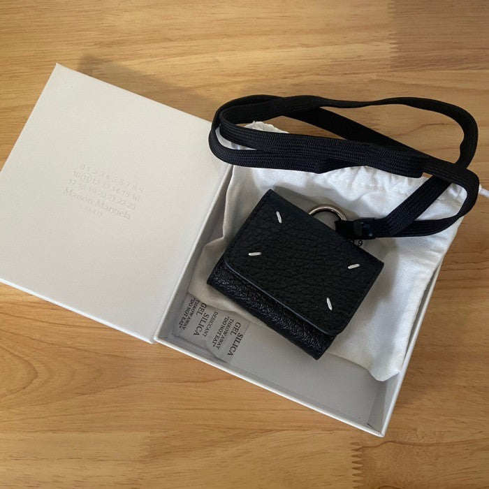 MAISON MARGIELA - Four stitches AirPods Case