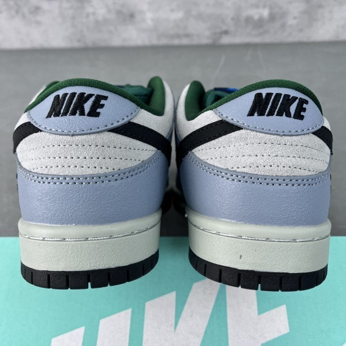Nike SB Dunk Low Maple Leaf Central Park