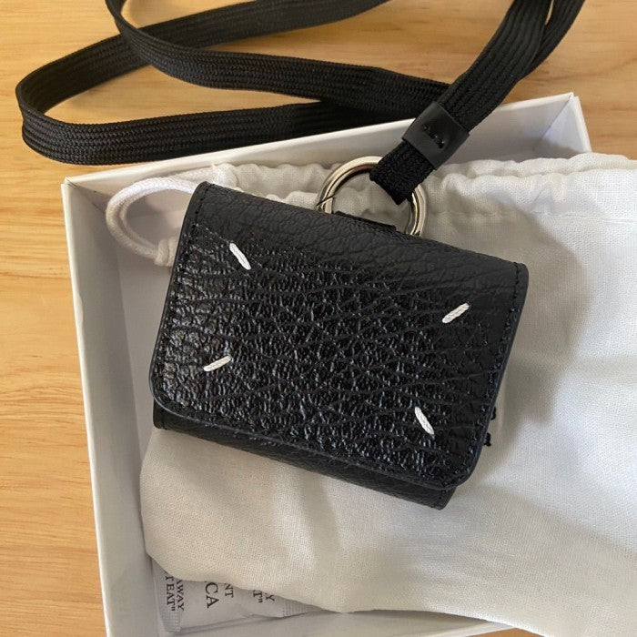 MAISON MARGIELA - Four stitches AirPods Case