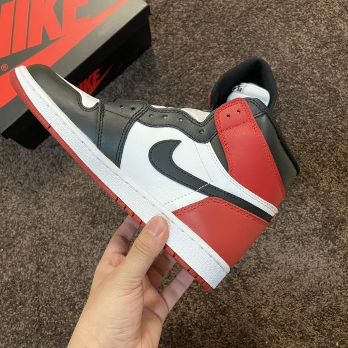 Air Jordan 1 Retro High Black Toe
