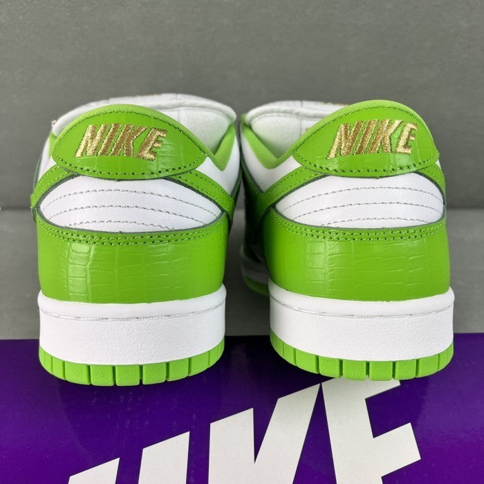 Supreme x Nike SB Dunk Low Stars Mean Green (2021)
