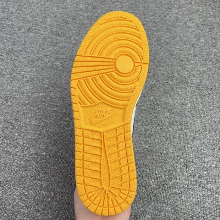 Air Jordan 1 Retro High Taxi