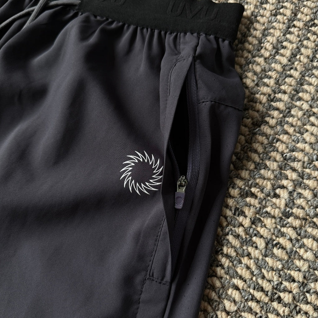 UVU RUNNING - Training Club Shorts