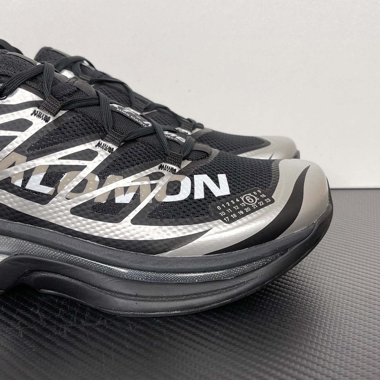 SALOMON XT-MM6 MAISON MARGIELA Intersection Sportstyle [BLACK SILVER]