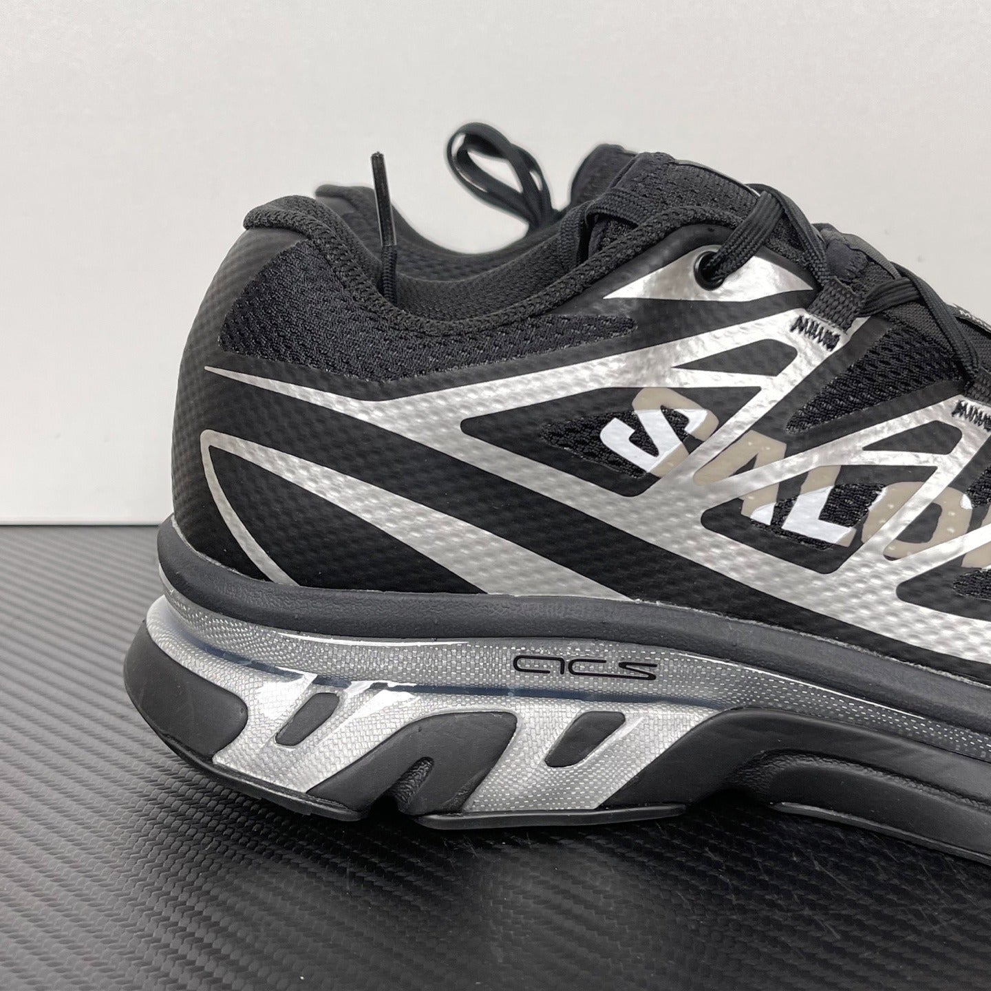SALOMON XT-MM6 MAISON MARGIELA Intersection Sportstyle [BLACK SILVER]