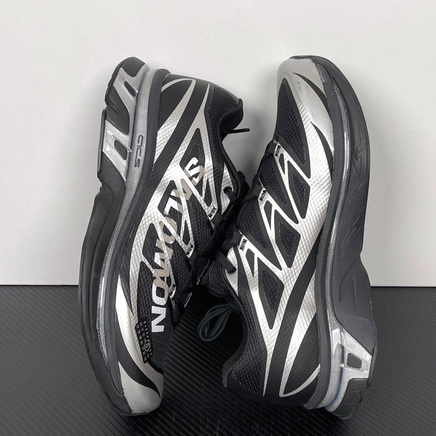 SALOMON XT-MM6 MAISON MARGIELA Intersection Sportstyle [BLACK SILVER]